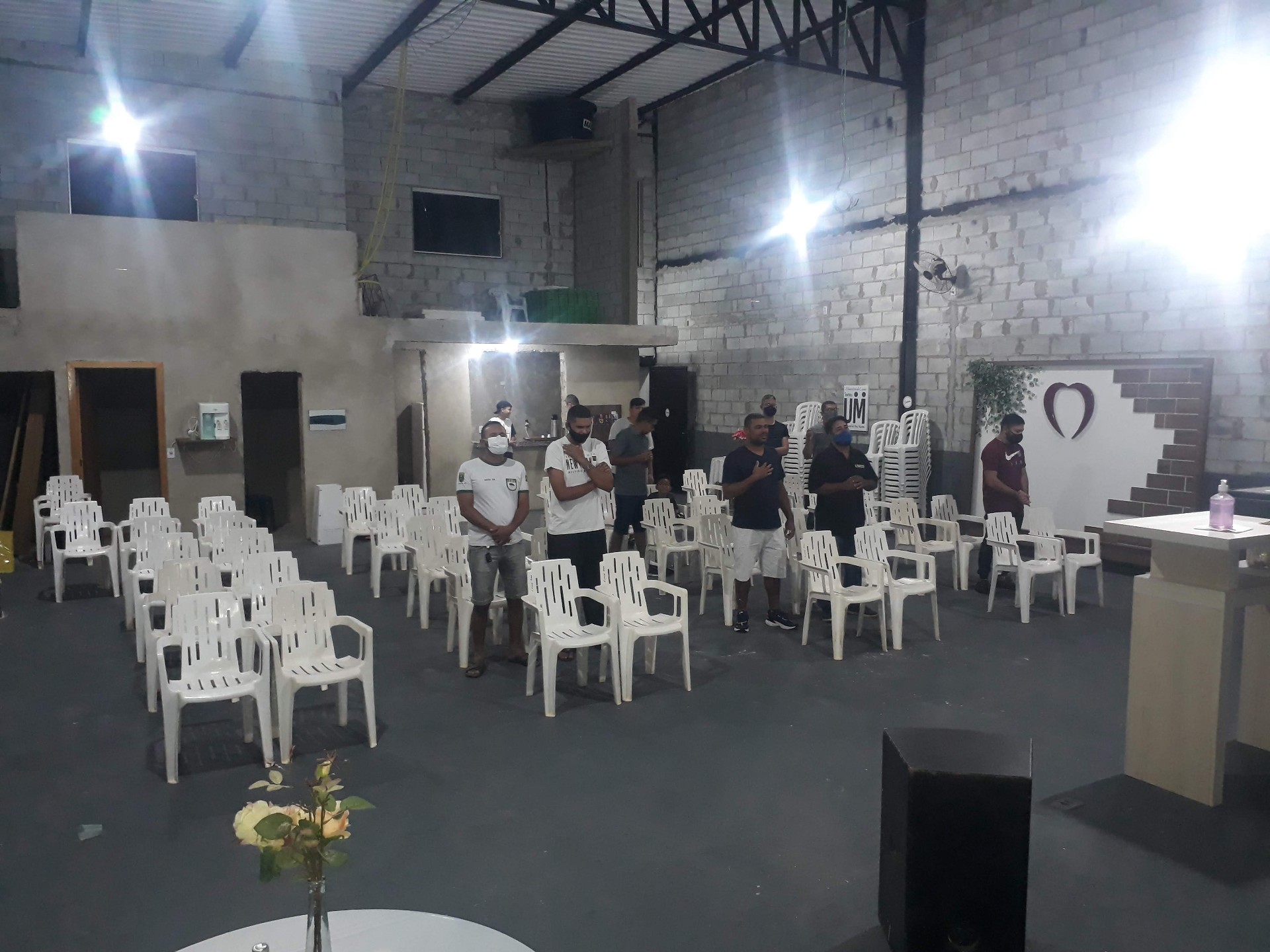 Primeiros cultos no novo templo, ainda em obras